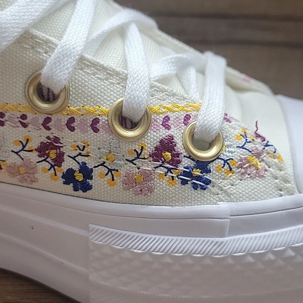 Converse White High-Top Sneakers with Classic Design - Picture 8 of 15